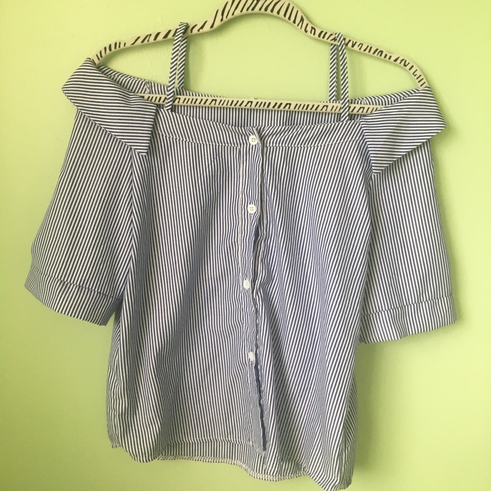 ✨EUC Women's Stripes Cold Shoulder Top